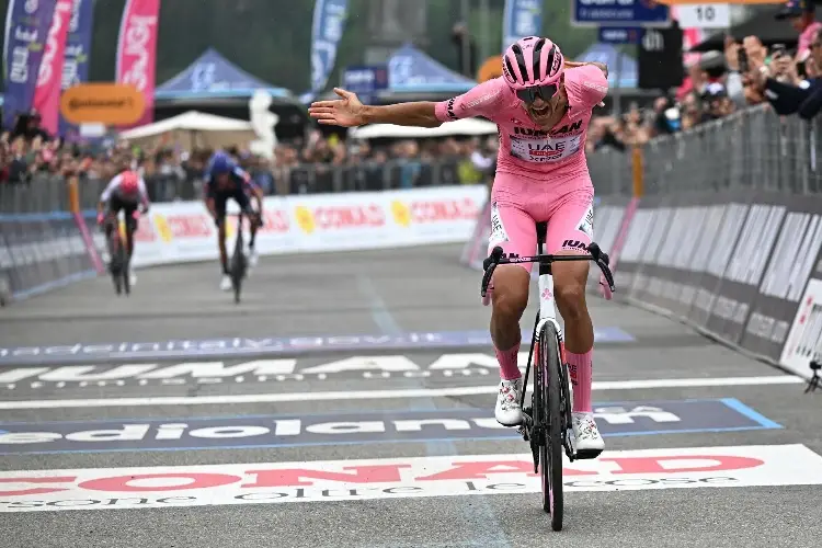 ¡IMPONENTE! Isaac del Toro defiende liderato y se acerca al título del Giro de Italia