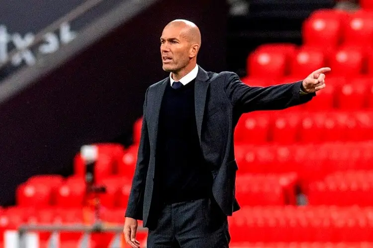 Zidane rechaza multimillonaria oferta para dirigir en Arabia Saudita
