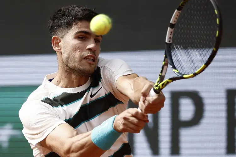 Carlos Alcaraz avanza a cuartos de final en París