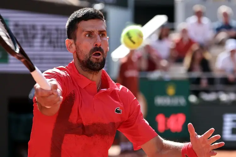 Djokovic llega a cuartos de final de Roland Garros