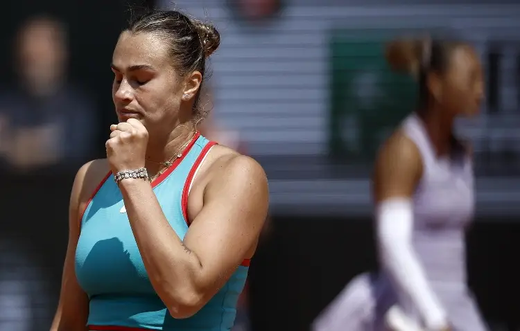 Roland Garros: Sabalenka vence a la campeona olímpica y va a semifinales