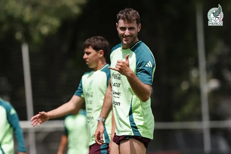 Chaco Giménez avala dupla de su hijo Santiago y Raúl Jiménez en la Selección