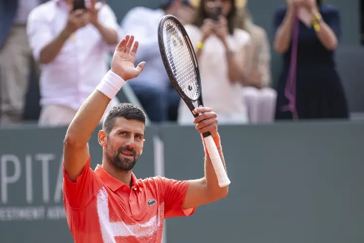 Novak Djokovic supera a Zverev, ahora lo espera Sinner