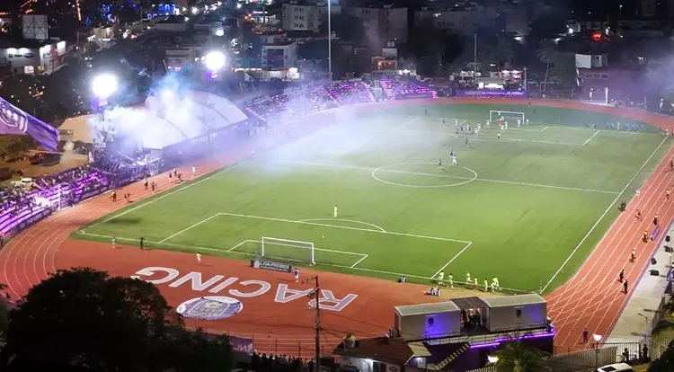 Racing de Veracruz transforma su campo de futbol (VIDEO)
