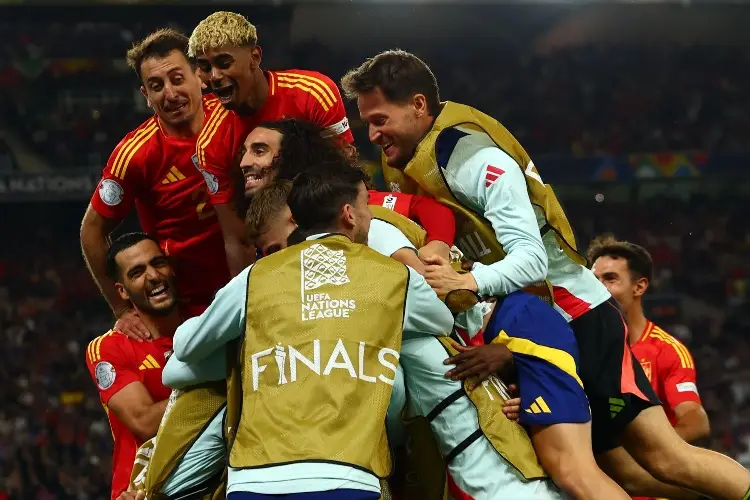 ¡De locos! España derrota a Francia en juego de nueve goles en Liga de Naciones