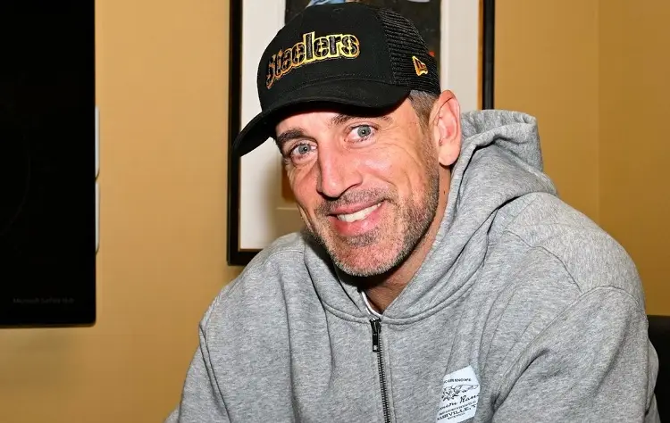 NFL: Aaron Rodgers ya firmó con los Steelers