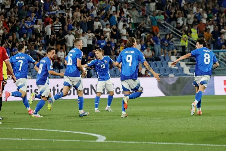 Italia se recupera y pelea por ir al Mundial