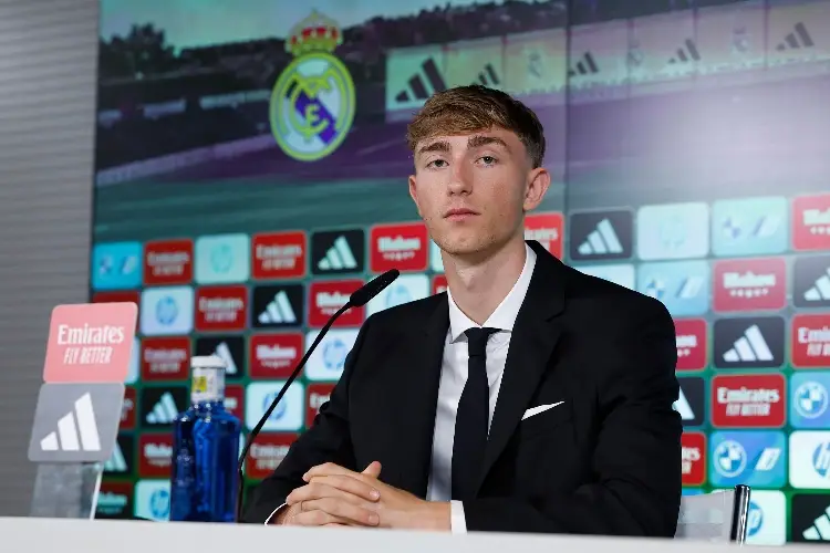 Dean Huijsen es presentado como nuevo refuerzo del Real Madrid