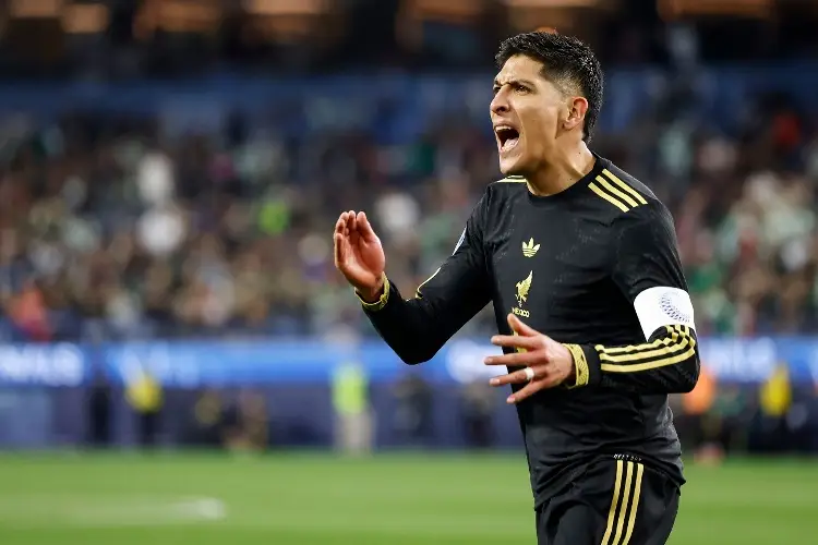 México llega a Los Ángeles y ante las protestas cambia su sede para Copa Oro