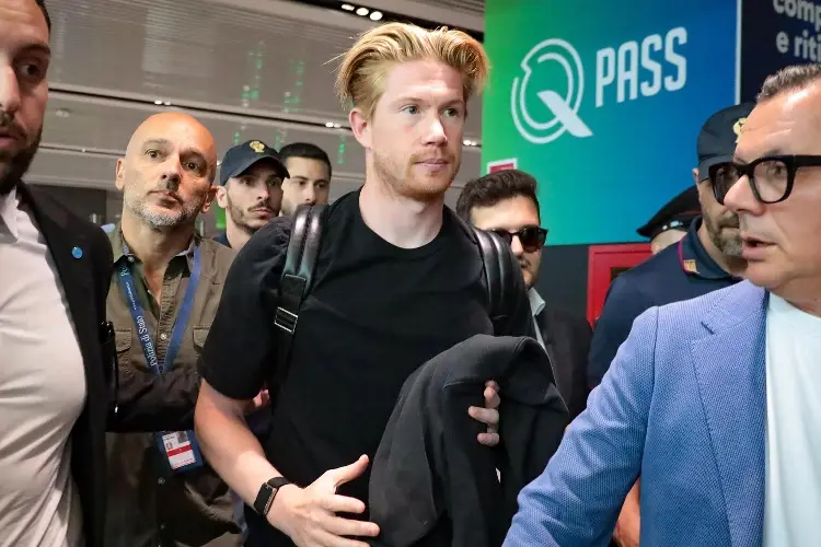 Kevin De Bruyne llega a Nápoles