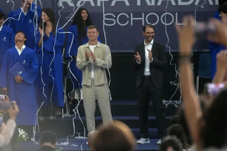 Kroos apadrina la graduación de la Rafa Nadal Academy