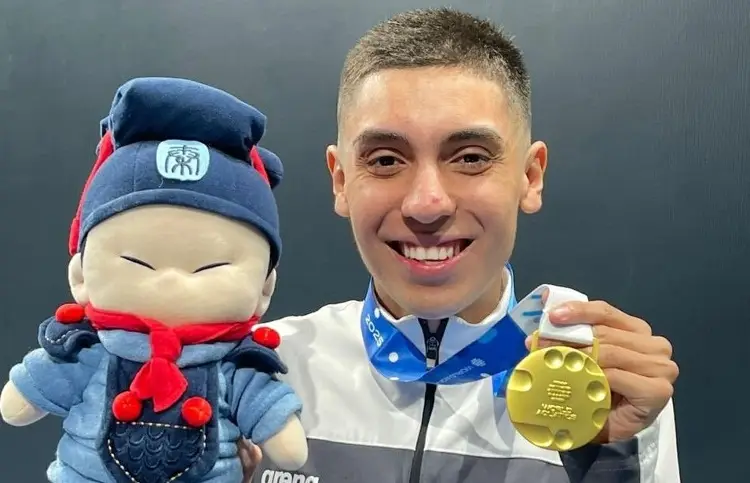 Mexicano Diego Villalobos gana medalla de oro en la Súper Final de Natación Artística