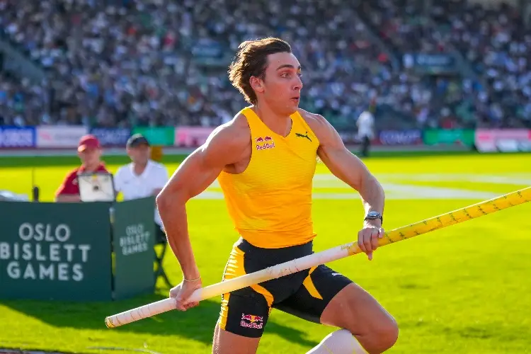 Armand Duplantis establece un nuevo récord mundial