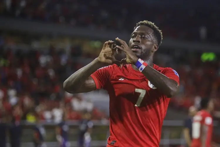 Panamá golea a una humilde Guadalupe en su debut dentro de la Copa Oro 