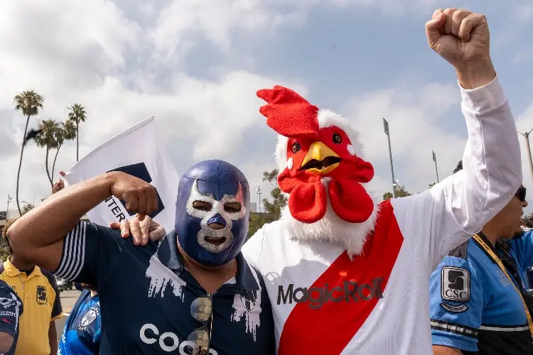 Afición de Rayados y River Plate le dan un toque especial al Mundial de Clubes