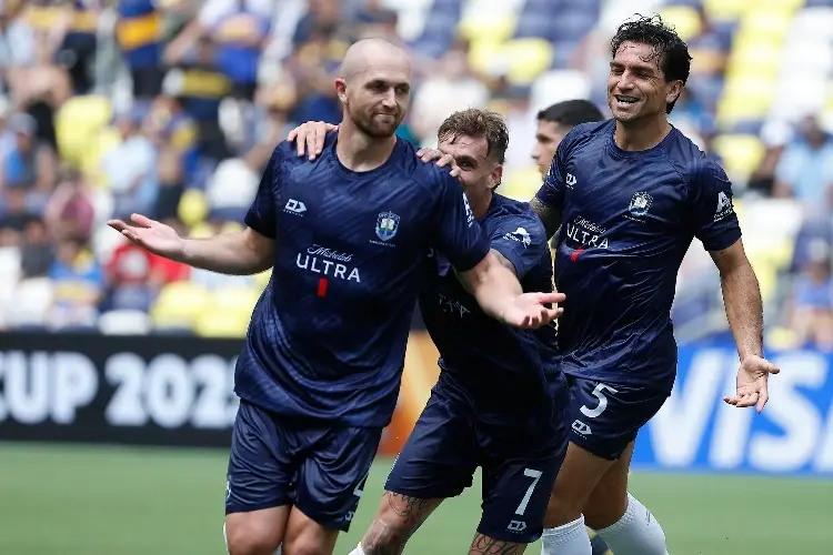 Christian Gray, el profesor de Eduación Física que anuló a Cavani y metió gol a Boca