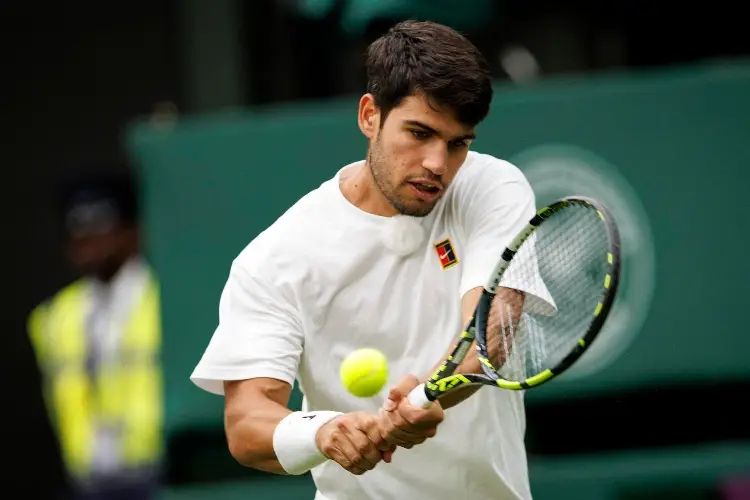 Carlos Alcaraz se prepara para Wimbledon