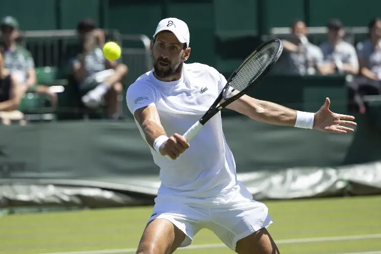 Djokovic pierde en su estreno en hierba