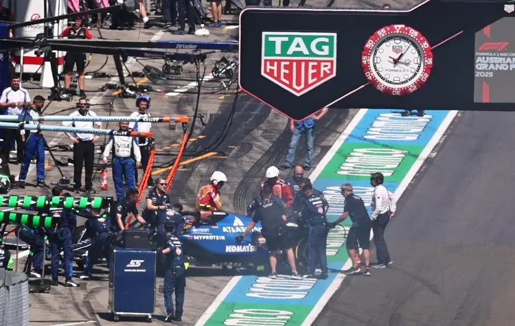 F1: A Carlos Sainz se le quema el carro antes de comenzar la carrera