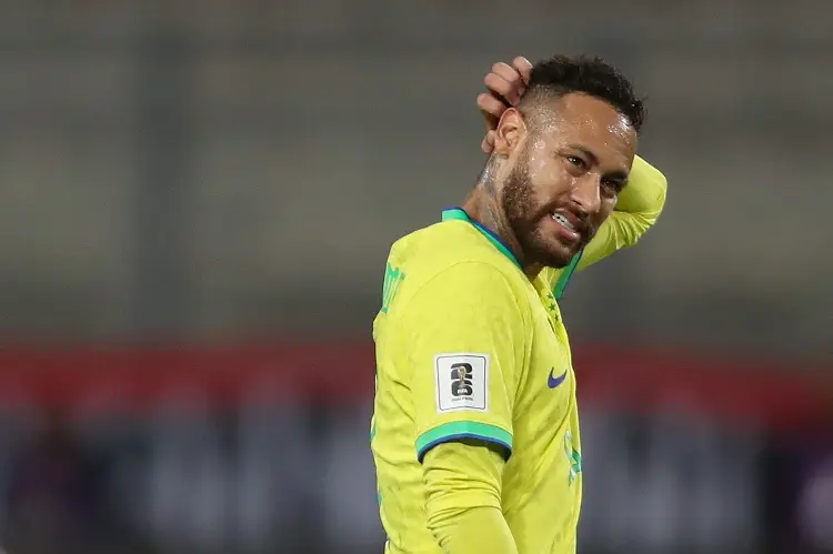 Le dan 17 años de prisión a sujeto que robó balón de Neymar