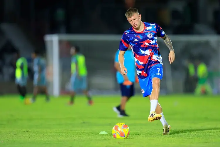 ¡Cruz Azul entrenó en el 'Pirata' Fuente ante varios aficionados! 