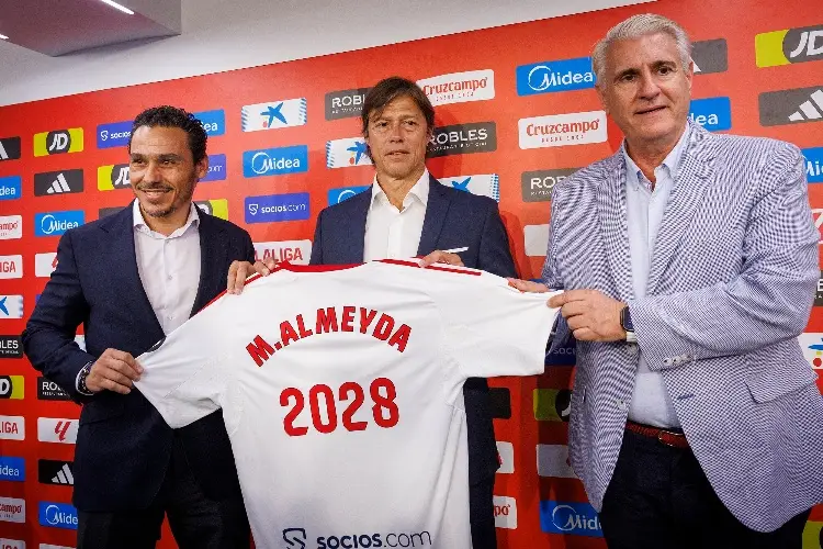Matías Almeyda llega a Sevilla con la ilusión de crear un equipo ganador