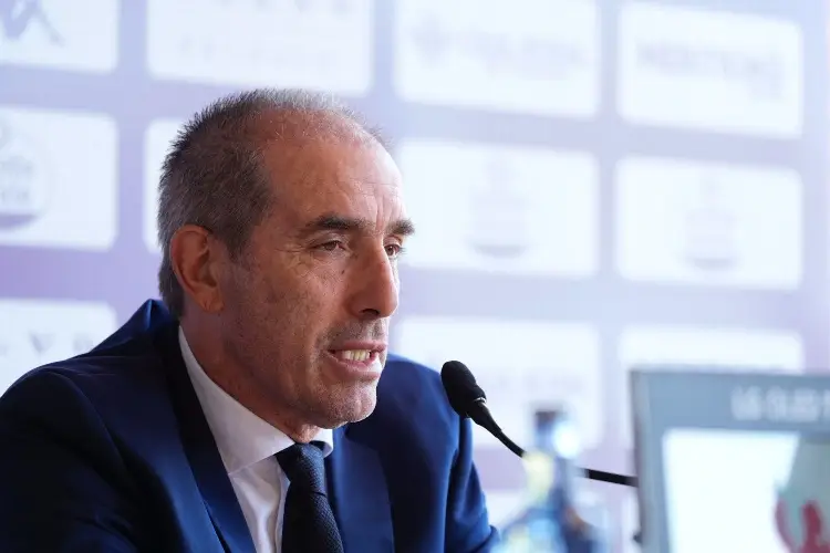Guillermo Almada es presentado en España y promete luchar por el ascenso