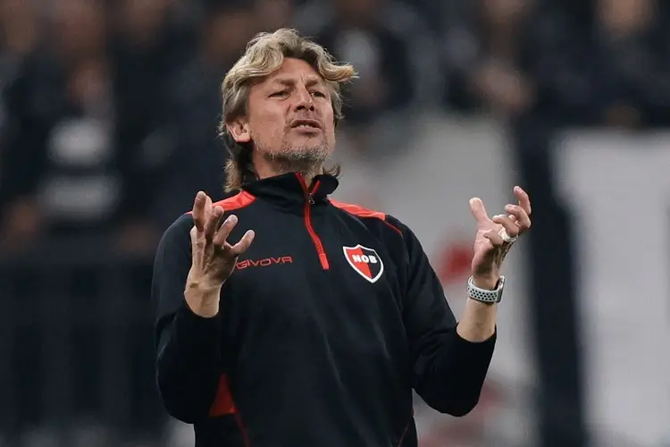 Gabriel Heinze de dirigir a Newell's a ser auxiliar en el Arsenal