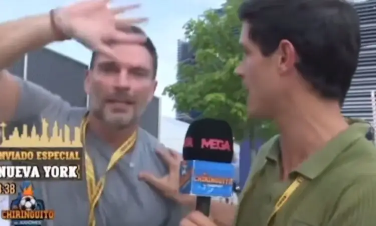 Edu Aguirre de El Chiringuito empuja a actor de telenovelas en plena transmisión (VIDEO)