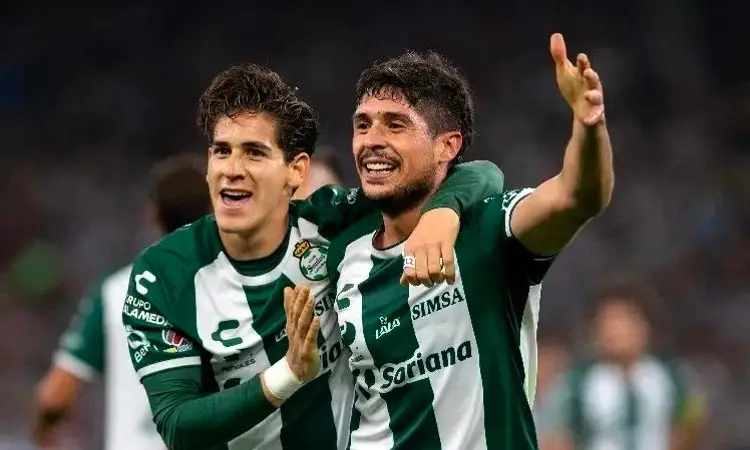 Santos Laguna golea a los Pumas de Efraín Juárez 