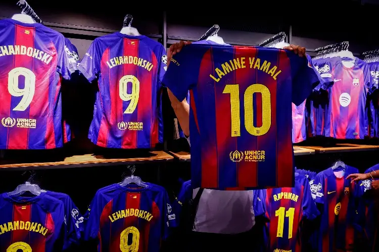 Lamine Yamal hereda el dorsal '10' de Messi