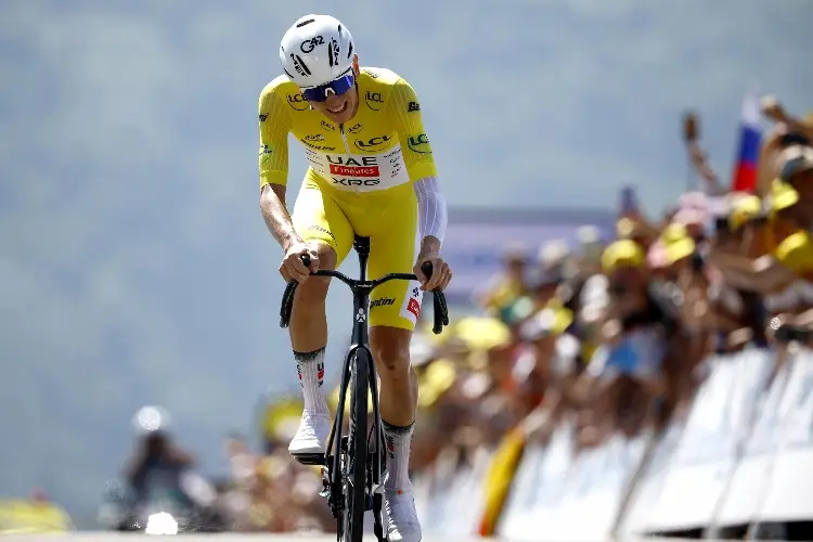 Pogacar se impone en la cronoescalada y apuntala el liderato del Tour de Francia