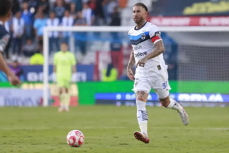 Rayados de Monterrey sufre pero gana en San Luis 
