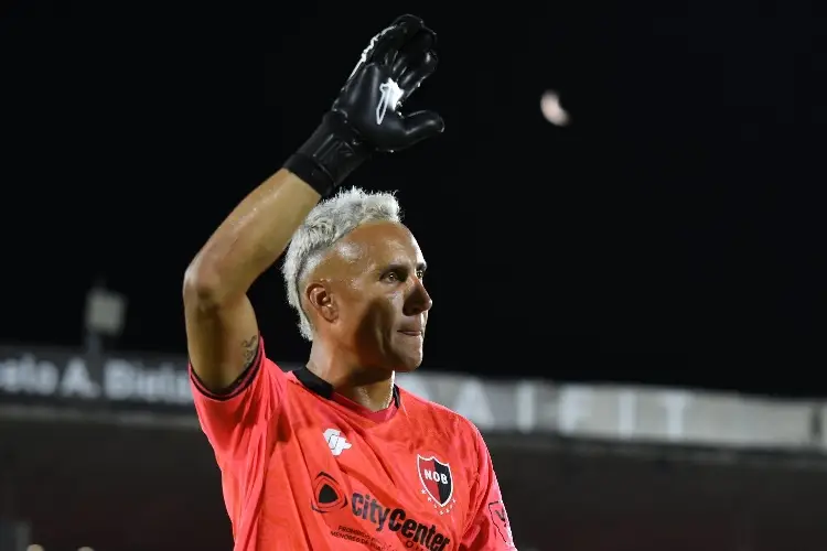 Oficial: Keylor Navas deja Newell's para jugar con Pumas
