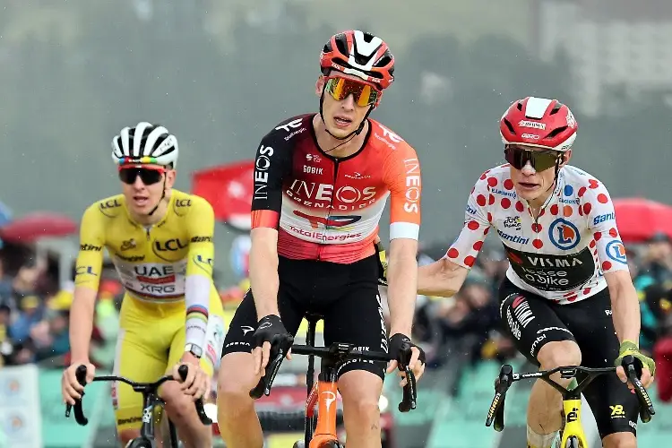 Arensman se impone en La Plagne por delante de Vingegaard y Pogacar