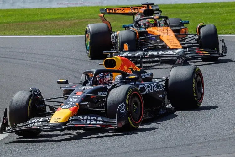 Verstappen ganó el sprint de Spa delante de los McLaren