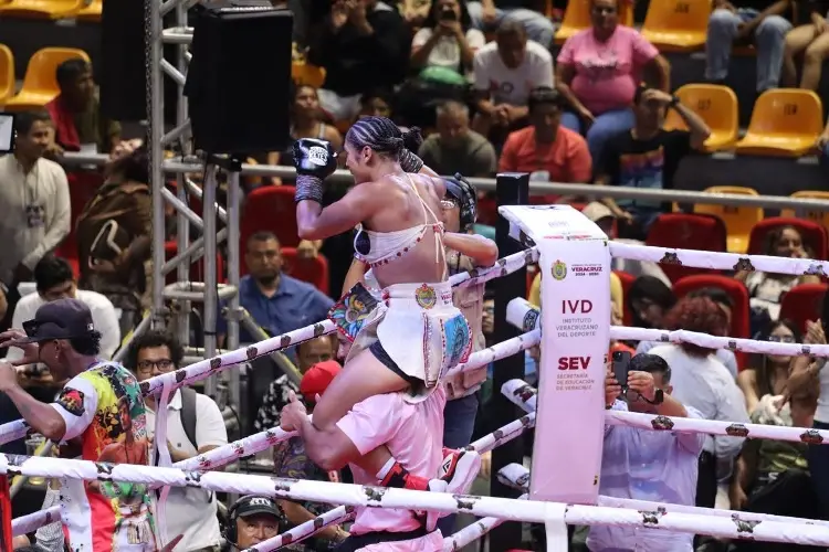 Esneydi La Leona Rodríguez retiene título mundial plata CMB en Veracruz