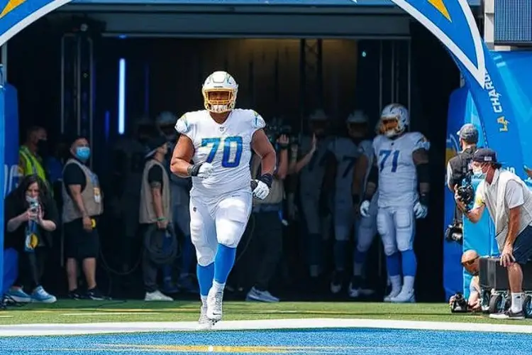NFL: Rashawn Slater renueva con los Chargers a cambio de 114 millones de dólares
