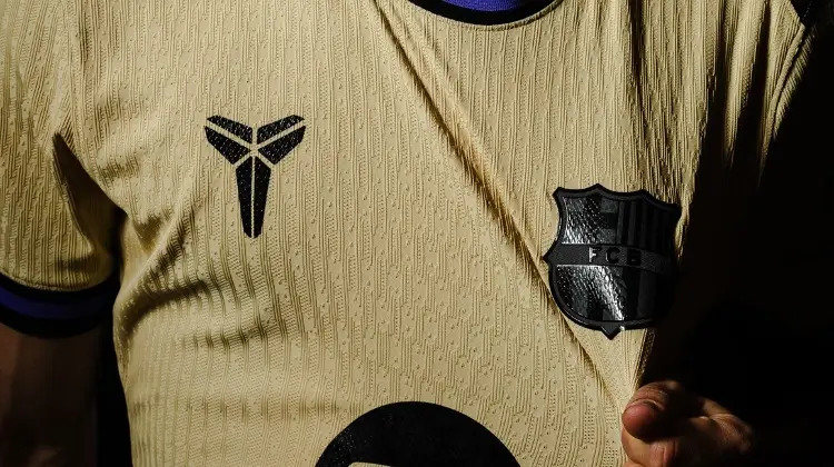 Barcelona rinde homenaje a Kobe Bryant con su nuevo uniforme de visitante