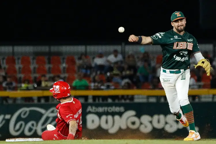 El Águila cae ante Leones en el primer juego de la serie