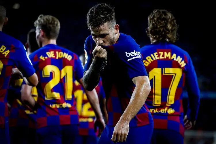 Ex del Barcelona al hospital ¡Su perro le mordió los genitales!