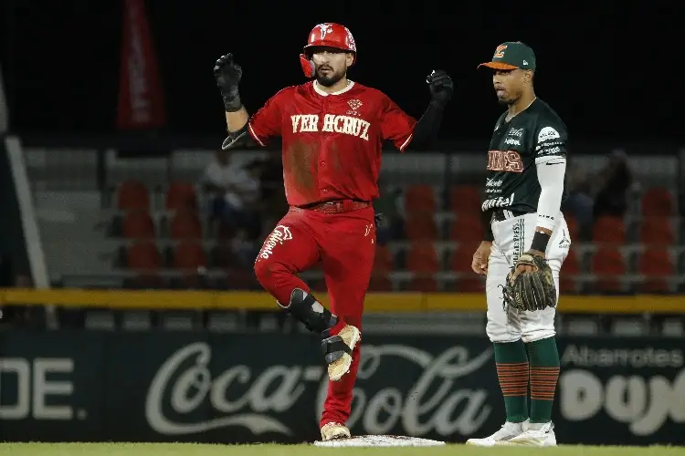 El Águila vence a Leones y sigue vivo en la lucha por los playoffs