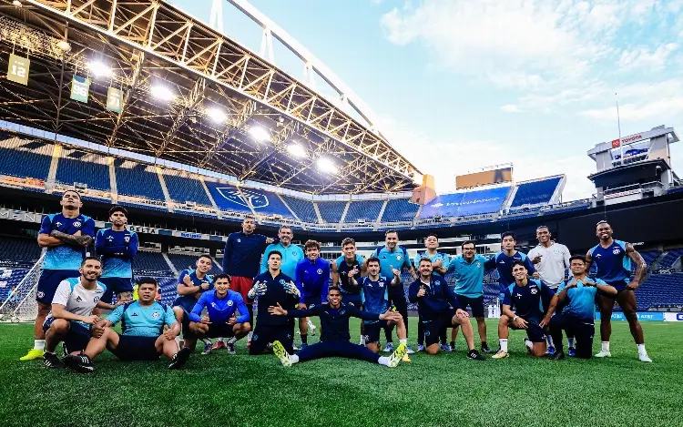 Refuerzo y delantero de emergencia para Cruz Azul