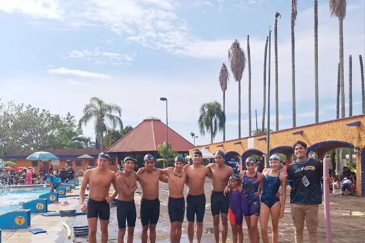 Triracing de Veracruz logra destacada participación en la Copa Gallos de Natación 2025