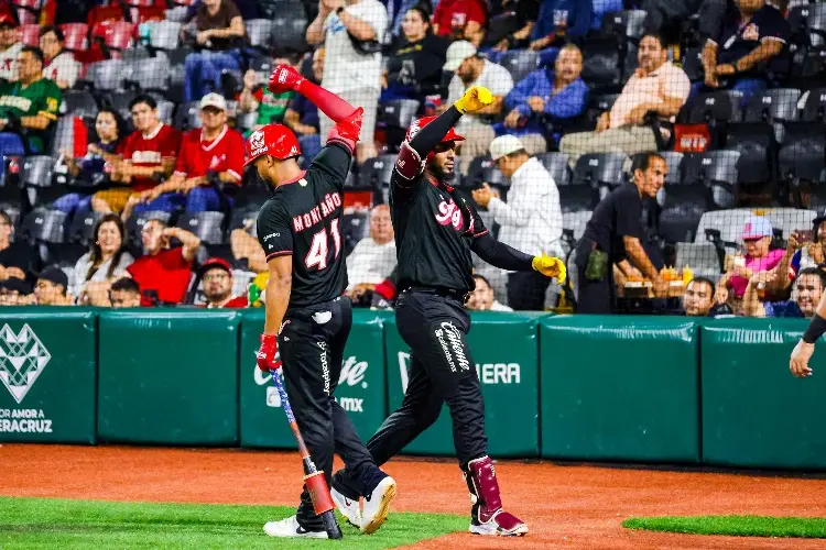El Águila apalea a Piratas de Campeche en el primer juego