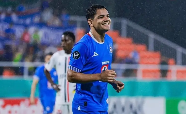 Toro Fernández se queda en Cruz Azul