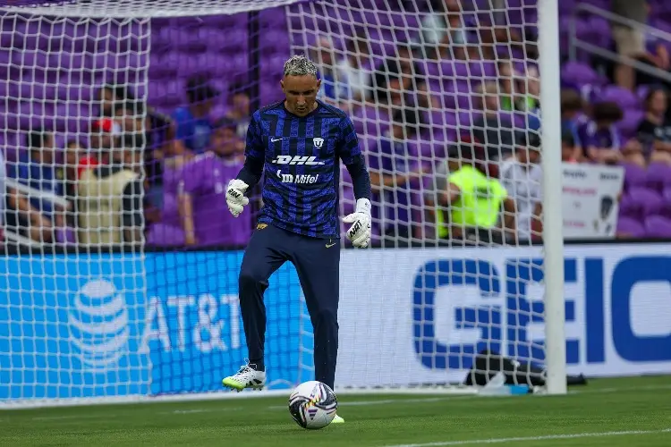 Keylor Navas, con autogol, expulsado y los Pumas ganan