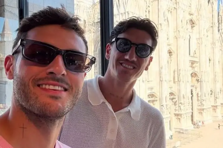 Ex Tiburón Gabriel Peñalba presume encuentro con Santi Giménez en Milán