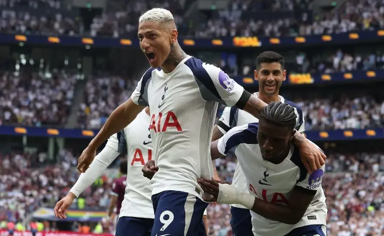 Tottenham se divierte y golea al Burnley en el inicio de la Premier League 