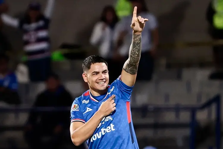 'Toro' Fernández reaparece y le da triunfo a Cruz Azul sobre Santos